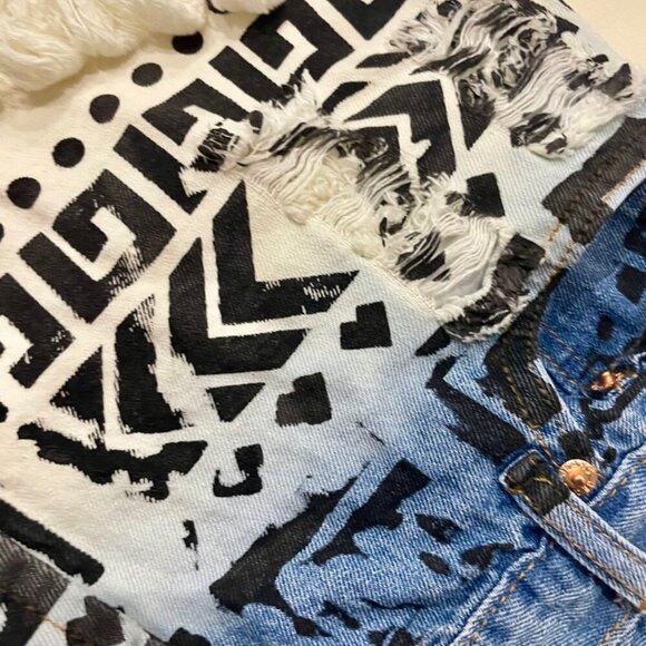 SIGNATURE 8 AZTEC DISTRESSED SHORTS SIZE LARGE - Picture 2 of 13
